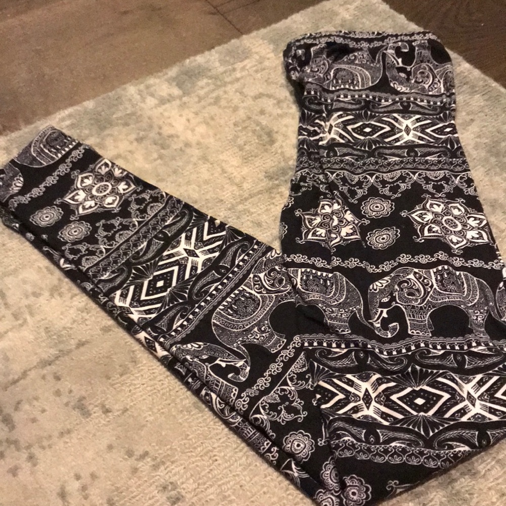 Super soft leggings! One size.OS